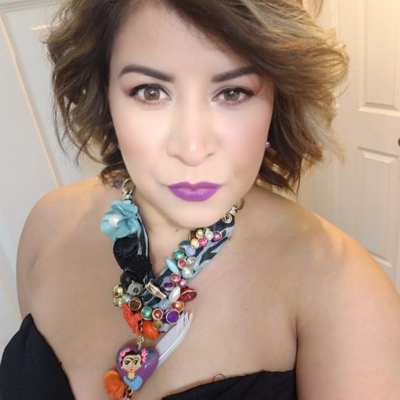 Meet your Posher, Candy - Picture 1 of 1